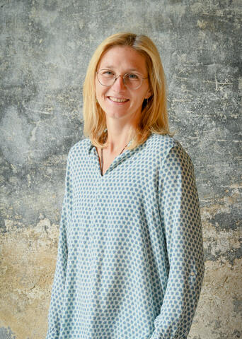 Dr. Yvonne Gergely 